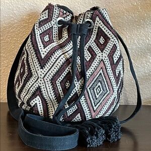Drum shaped knit Aztec Forever 21 satchel